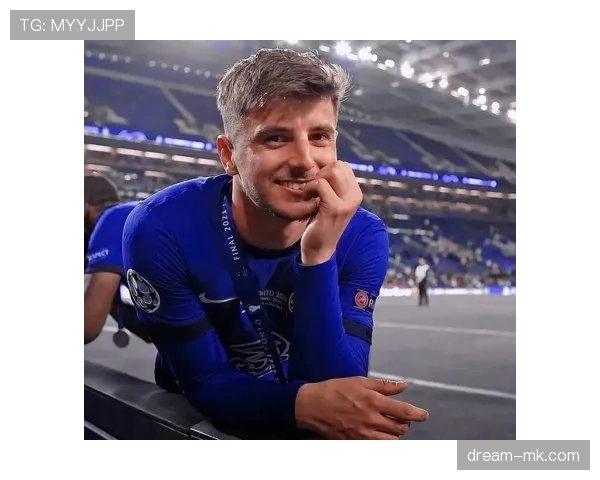 Vini独特风格引爆足坛,艺术足球魅力闪耀赛场 Vini独特风格引爆足坛,艺术足球魅力闪耀赛场